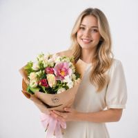 роза кремовая, фрезия белая, эустома белая, эустома розовая, цимбидиум розовый, упаковка, лента