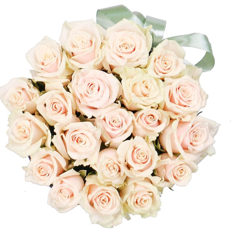Cream roses in a box – flower delivery in Kyiv (Kiev)