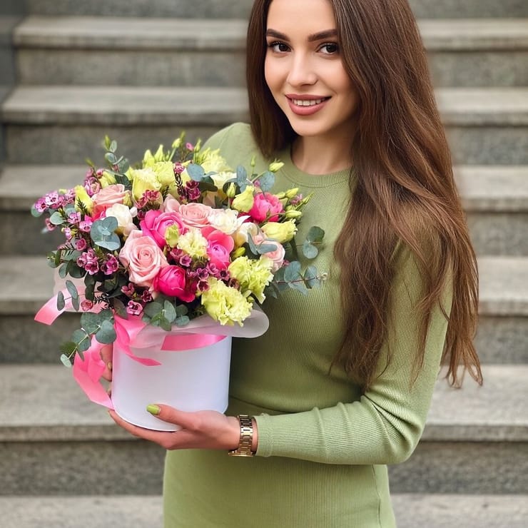 White Flower box Moments – flower delivery in Kyiv (Kiev)