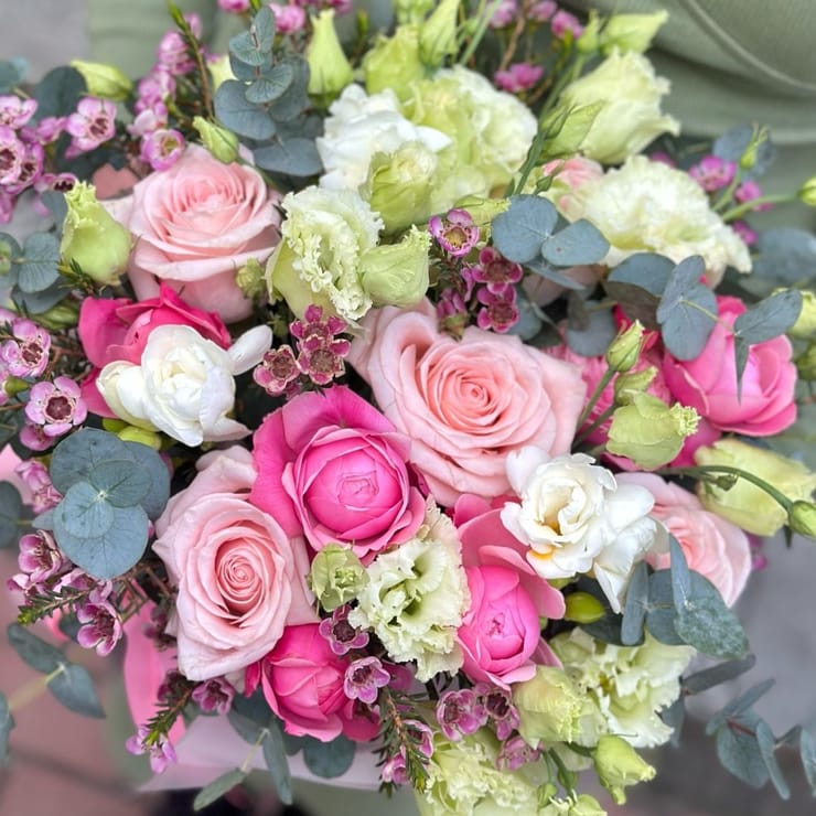 White Flower box Moments – flower delivery in Kyiv (Kiev)