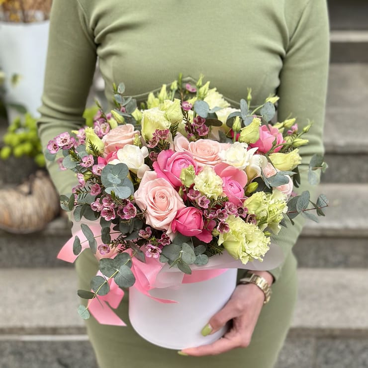 White Flower box Moments – flower delivery in Kyiv (Kiev)