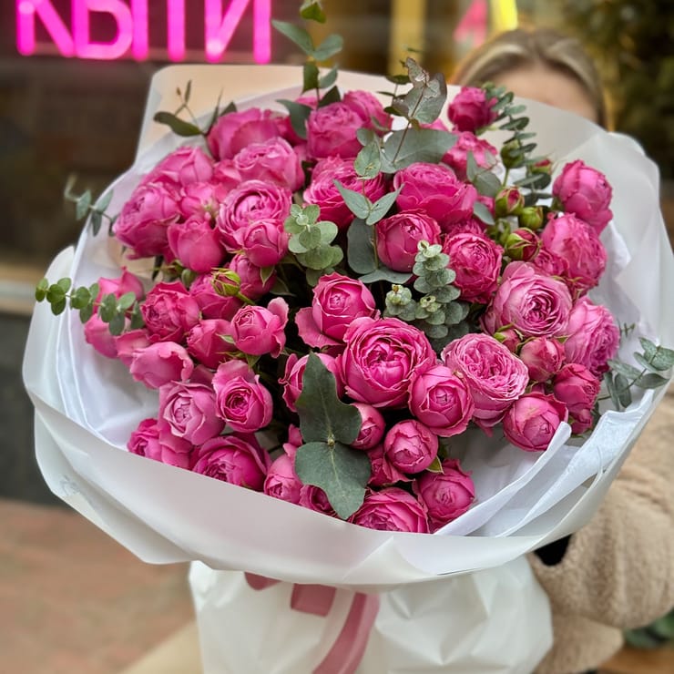 25 розовых пионовидных роз – доставка цветов в Киев