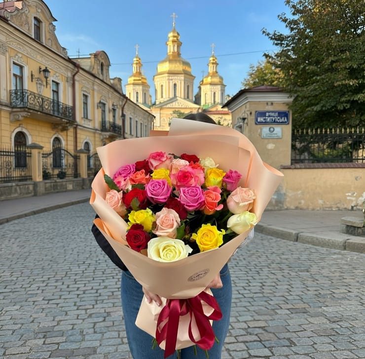 25 разноцветных роз – доставка цветов в Душанбе
