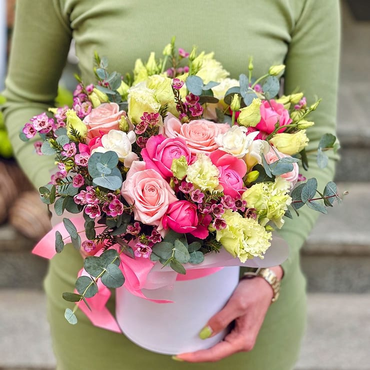 White Flower box Moments – flower delivery in Kyiv (Kiev)